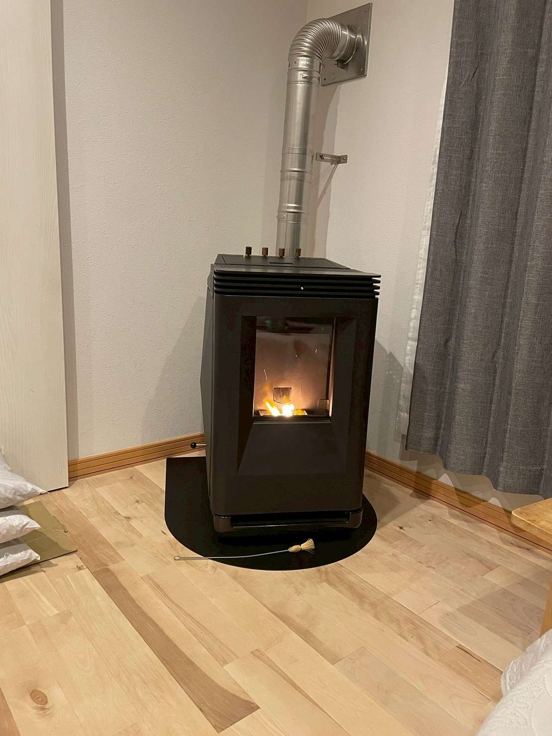 中央区にてシモタニ製ペレットストーブ「オルコット」設置しました