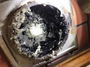 この時期の煙突掃除は緊急出動が多いです